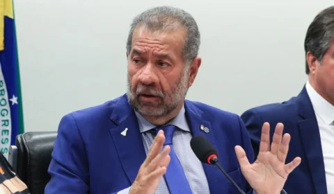 Lupi pede demissão da Previdência enquanto ala do PDT ameaça romper com governo