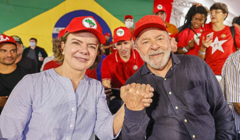 Gleisi visita Feira do MST: ‘Não vamos ter desenvolvimento sem fazer reforma agrária’
