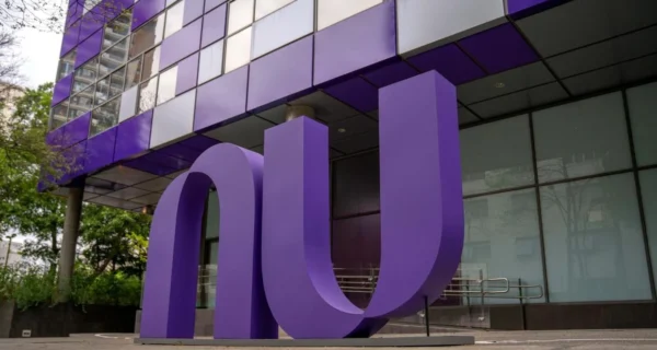 Nubank envia mensagens por engano sobre suposta liquidação do banco