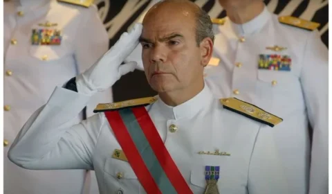 Chefe da Marinha pede a STF dispensa de depor a favor de antecessor bolsonarista; Moraes nega