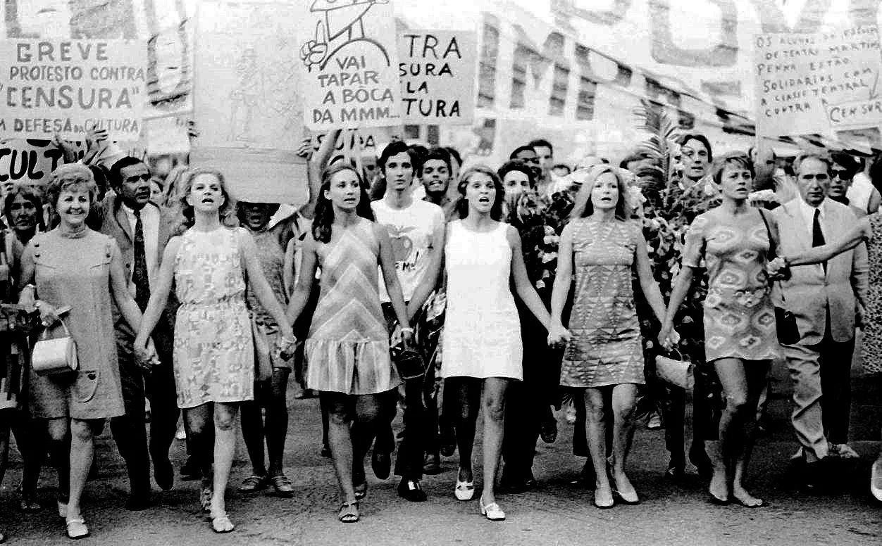 As atrizes Eva Wilma, Tônia Carrero, Odete Lara, Norma Bengell e Cacilda Becker participaram de um ato contra a ditadura militar durante a Passeata dos Cem Mil, realizada em fevereiro de 1968. Foto: reprodução