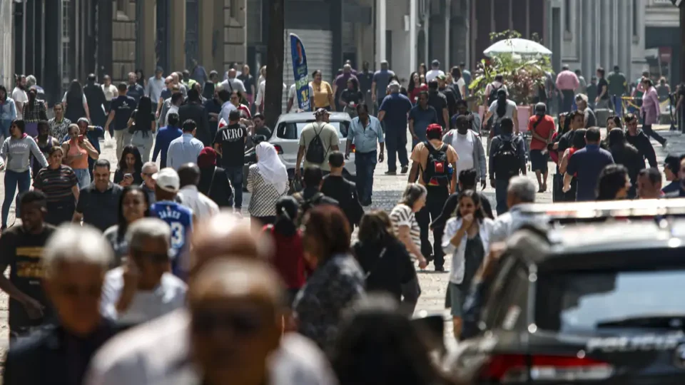 Desigualdade cai no Brasil: por que não parece que temos mais trabalho e dinheiro?