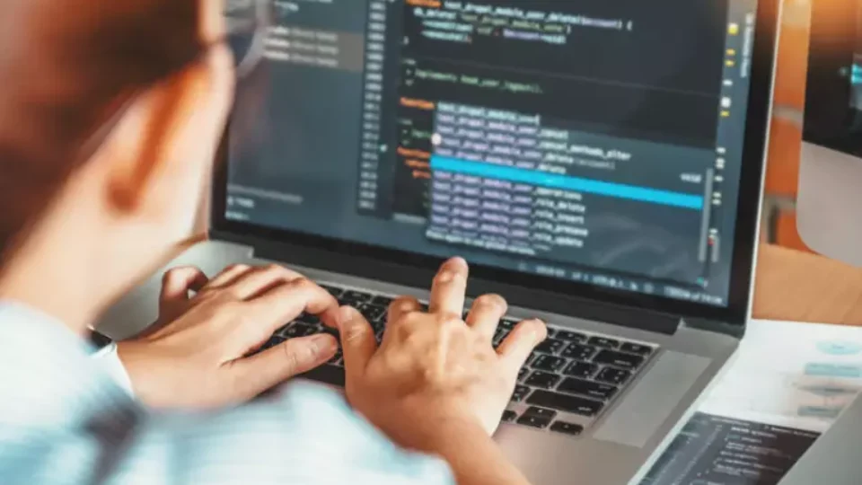8 carreiras em tecnologia em alta e os cursos ideais para começar na área