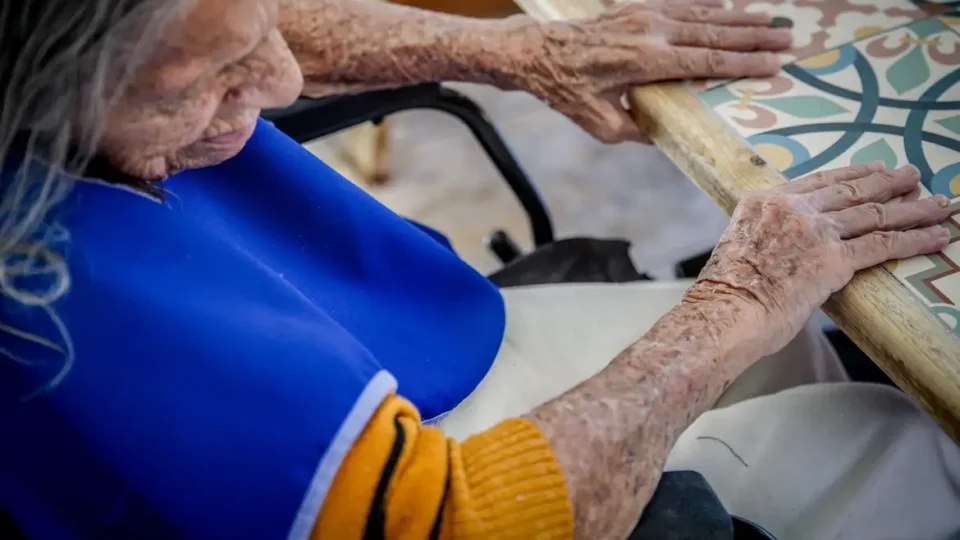 Alzheimer: Saúde amplia tratamento para casos graves da doença no SUS