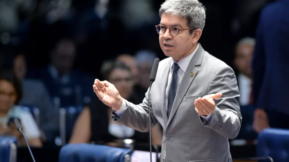 Randolfe se reunirá com Alcolumbre na quinta-feira (15) para destravar PEC do Viagra