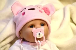 Bebê reborn: mulher aciona Justiça por licença-maternidade