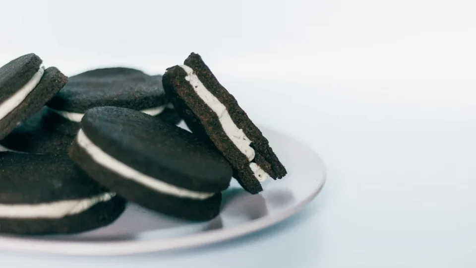 Biscoito recheado pode tirar até 39 minutos de vida saudável por porção