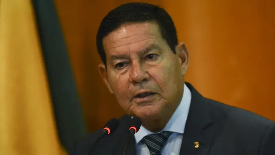 Mourão nega ao STF relato de Cid e diz que desconhecia pressão golpista sob Bolsonaro