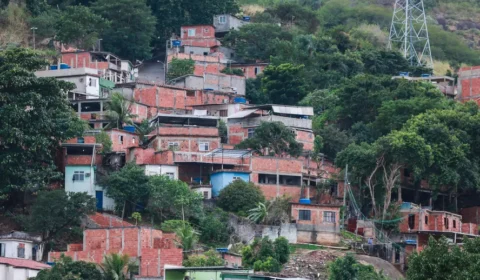 Condomínio no RJ convoca assembleia para votar taxa de R$ 1.800 a traficantes