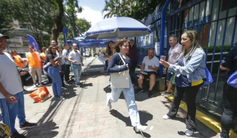 Candidatos à isenção de taxa do Enem podem conferir lista e fazer inscrição até dia 26
