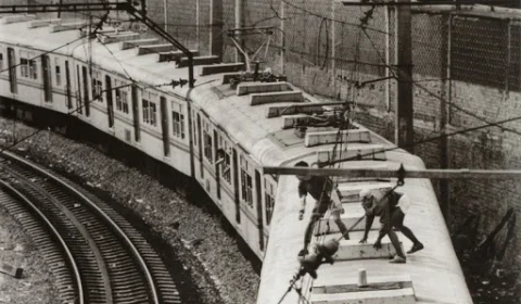 Homem morre eletrocutado ao subir no teto de trem da linha 11-coral da CPTM