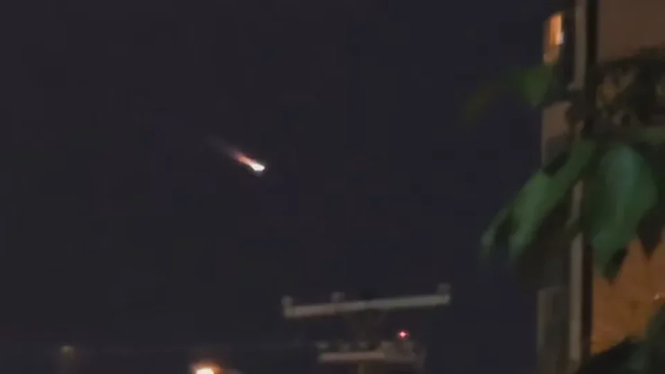 Astrônomos dizem que clarão no céu em 5 estados pode ser lixo espacial da SpaceX