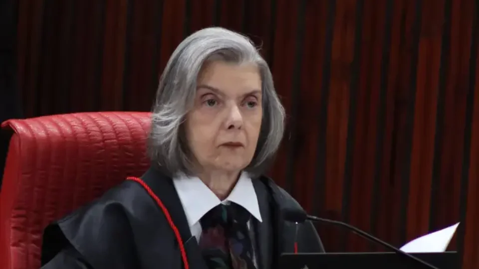 Cármen Lúcia denuncia racismo contra colega e ministra do TSE em evento da Presidência
