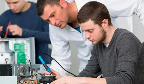Veja 10 cursos técnicos com alta empregabilidade e salários de até R$ 6.500