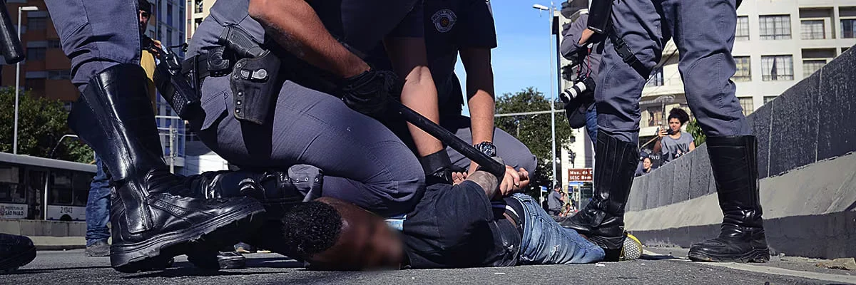 Longe de ir na contramão da política de repressão policial da ditadura militar, o Brasil ainda tem altos índices de violência. Foto: Rovena Rosa/Agência Brasil