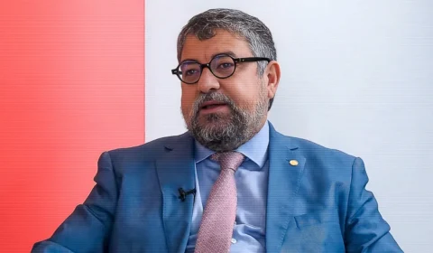 Quaquá desiste de concorrer à presidência do PT e lança líder do MST