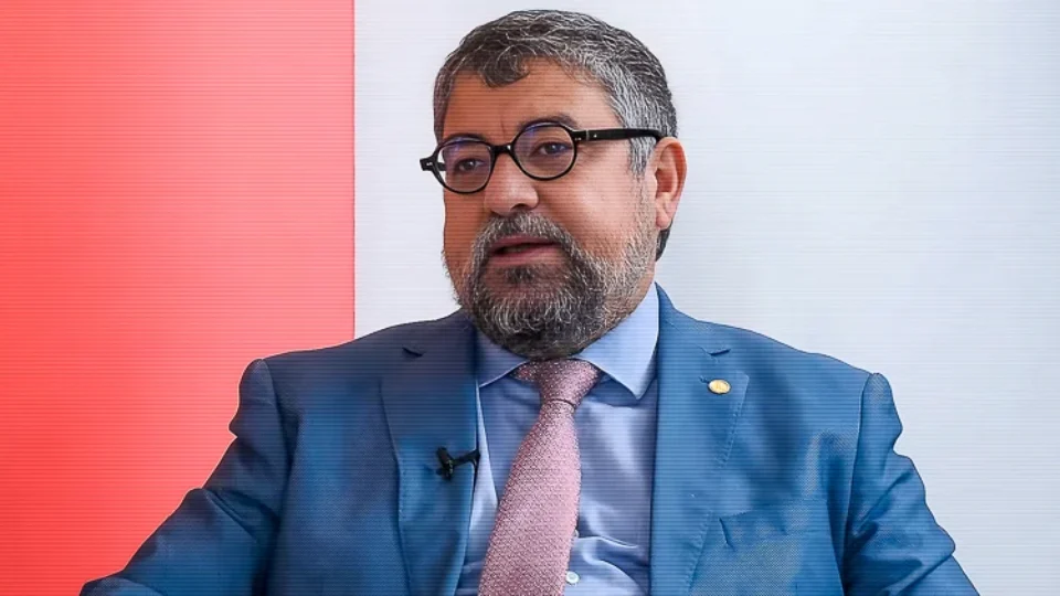 Quaquá desiste de concorrer à presidência do PT e lança líder do MST