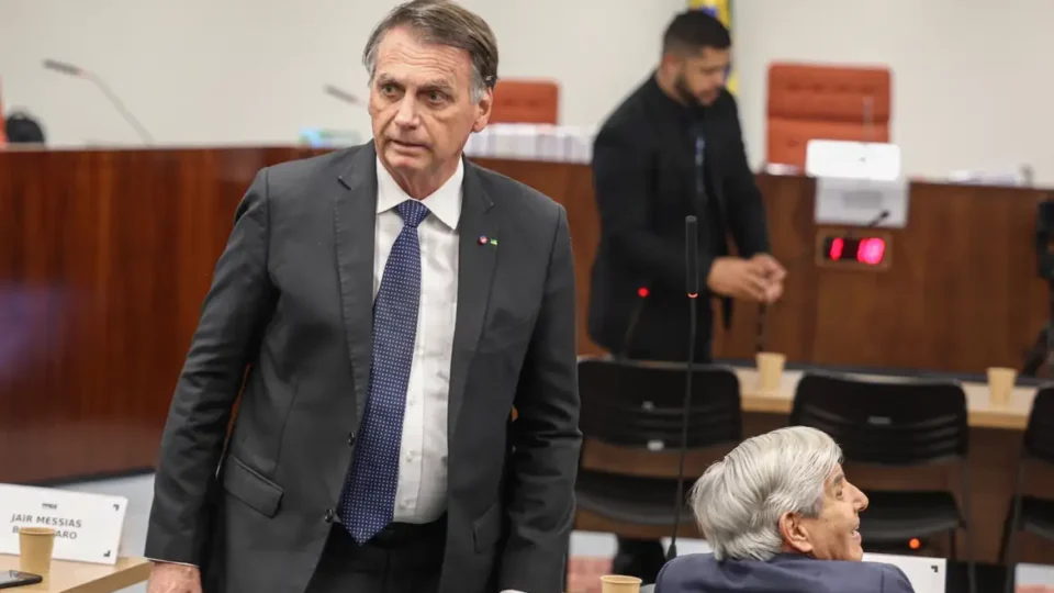 Defesa de Bolsonaro pede ao STF anulação da delação de Cid e acesso a mensagens