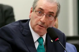 Eduardo Cunha é chamado de ladrão por bolsonaristas em aeroporto de BH