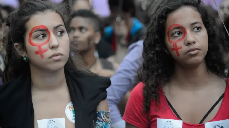 Brasil teve alta de feminicídio e estupro em 2024, aponta estudo