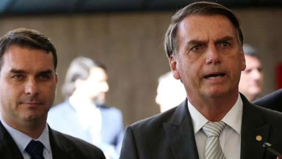 Ministros do STF minimizam pressão de Flávio por indulto a Bolsonaro