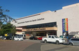 Conselho da UFSC vota retirada de homenagem a reitor que apoiou a ditadura militar