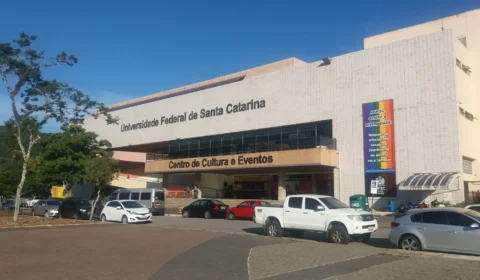 Conselho da UFSC vota retirada de homenagem a reitor que apoiou a ditadura militar