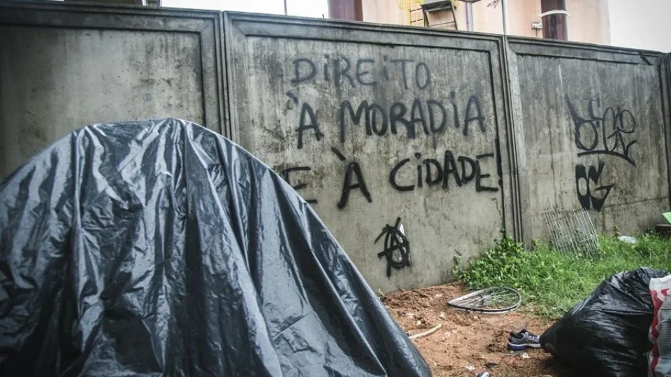 Dois homens em situação de rua morrem de frio em Porto Alegre