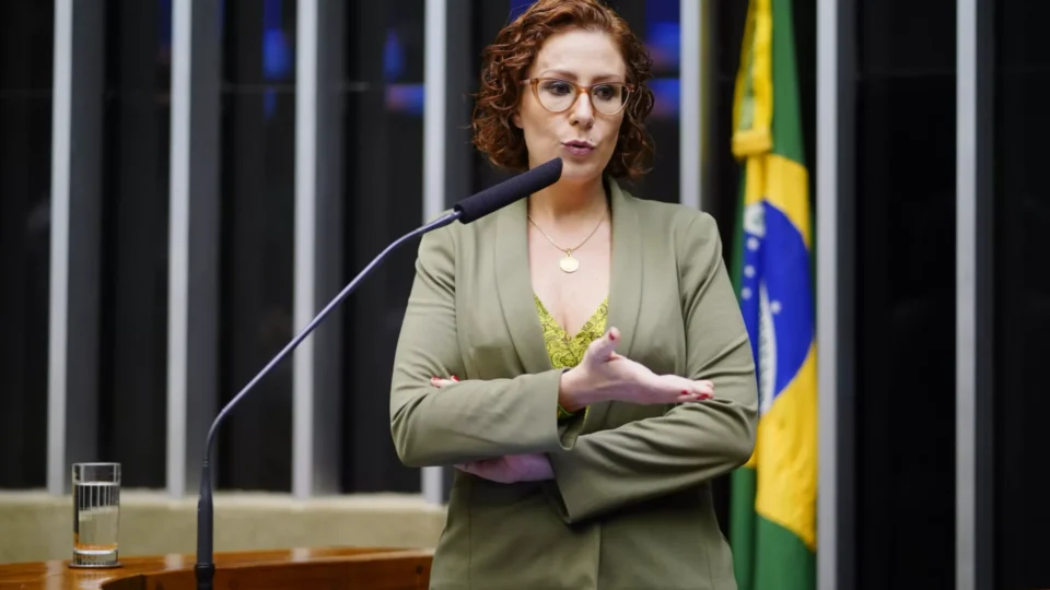 Interpol inclui Zambelli na lista vermelha de procurados após pedido de Moraes