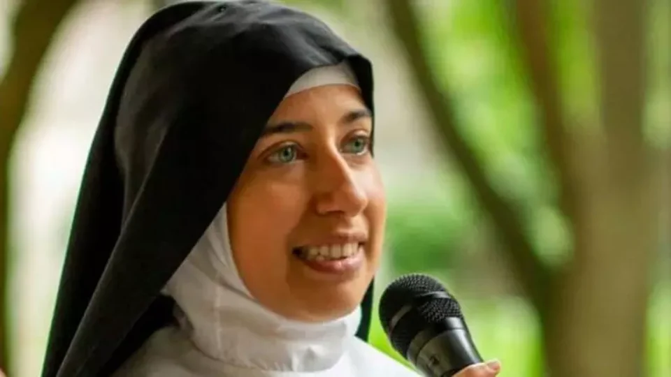 ‘Ser jovem e bonita pesa’, diz freira brasileira ao ser afastada de mosteiros na Itália