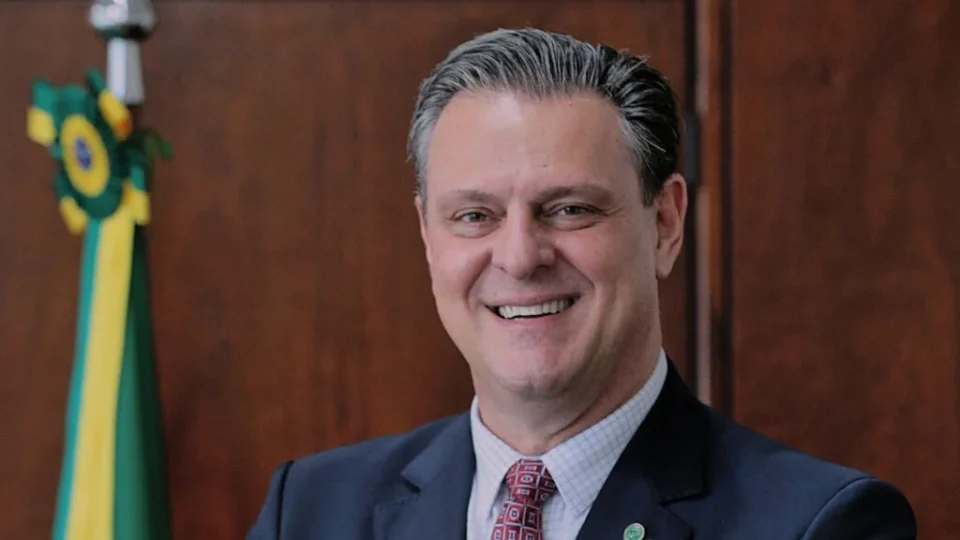 Foco de gripe aviária foi contido em Montenegro (RS) diz ministro da Agricultura