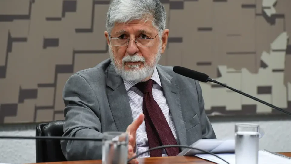 Brasil estuda medidas para romper relações militares com Israel