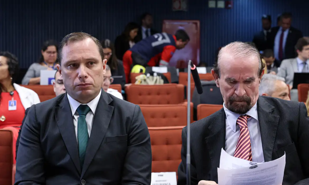 Moraes diz que defesa de Bolsonaro poderá acompanhar acareação de Cid