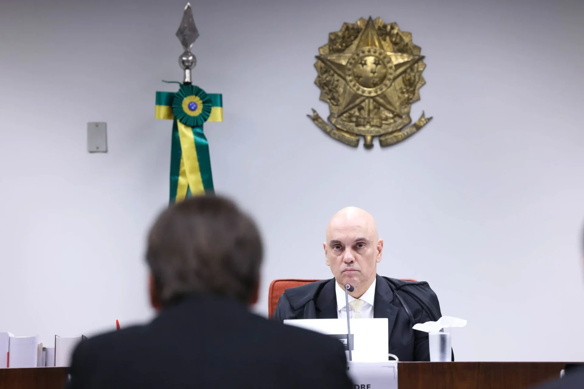 Alexandre de Moraes ouve respostas de Jair Bolsonaro. Foto: Antonio Augusto/STF