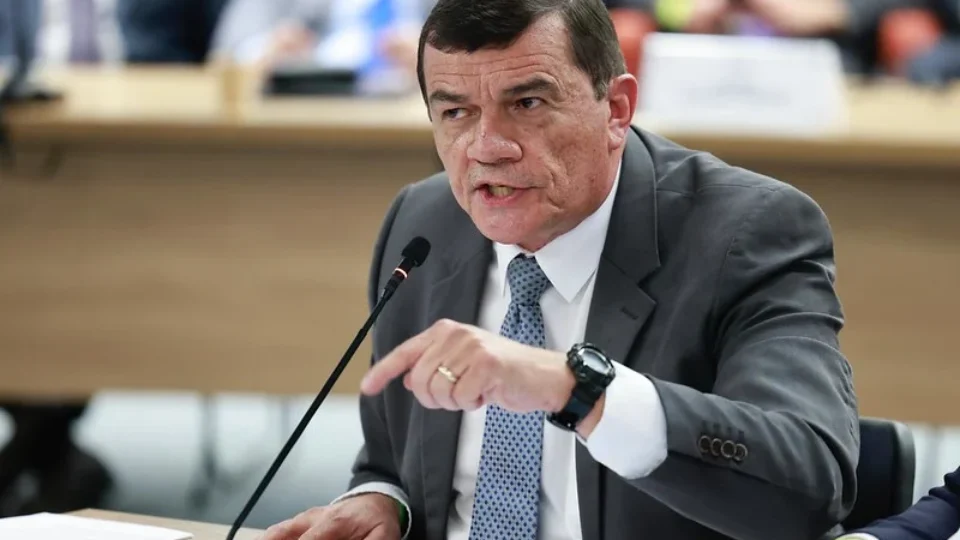Ex-ministro da Defesa de Bolsonaro se desculpa com Moraes por ataques em reunião