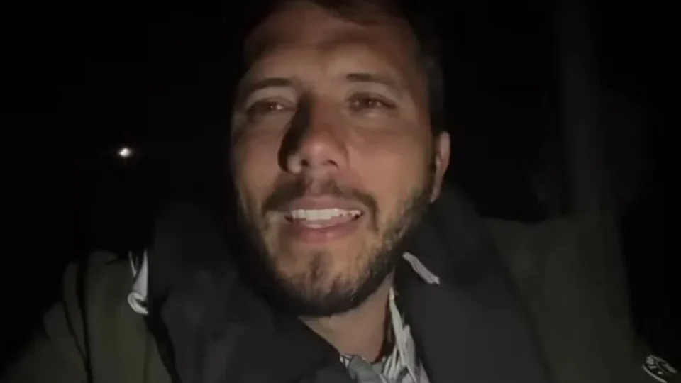Ativista Thiago Ávila deixa solitária em Israel e está a caminho do Brasil