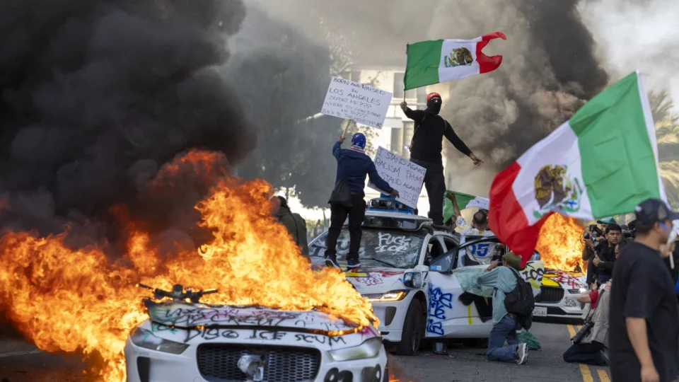 Protestos continuam em Los Angeles, mesmo com envio da Guarda Nacional por Trump