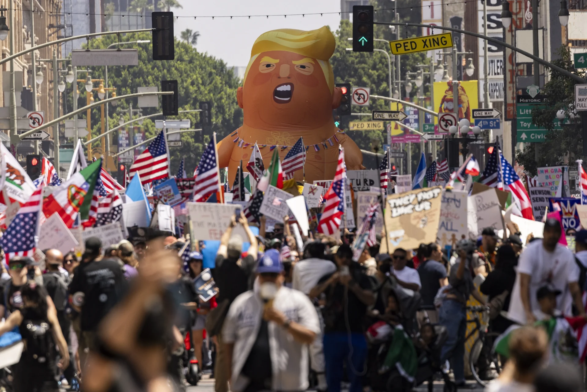 Protesto contra Trump em Los Angeles. Foto: AFP