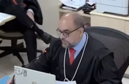Desembargador afirma que autismo é mina de dinheiro para médicos e critica valores de pensão