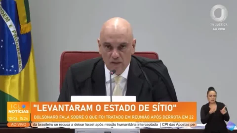 Bolsonaro admite que minuta do golpe foi apresentada em telão durante reunião após eleições de 2022