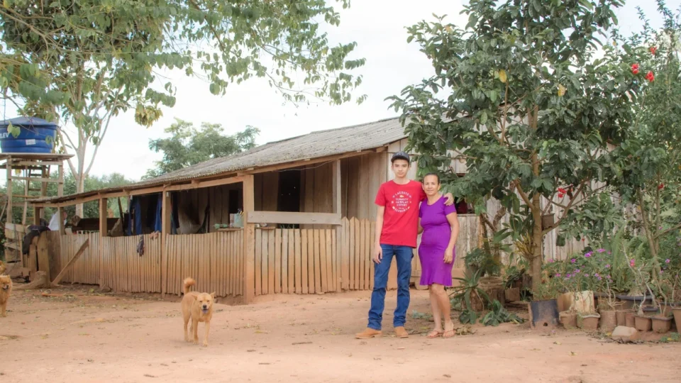 Famílias sem terra transformam cinzas em colheita e vencem luta de 20 anos no MT