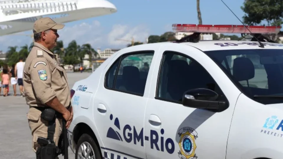 Paes autoriza compra de munições, algemas e uniformes para divisão armada da Guarda