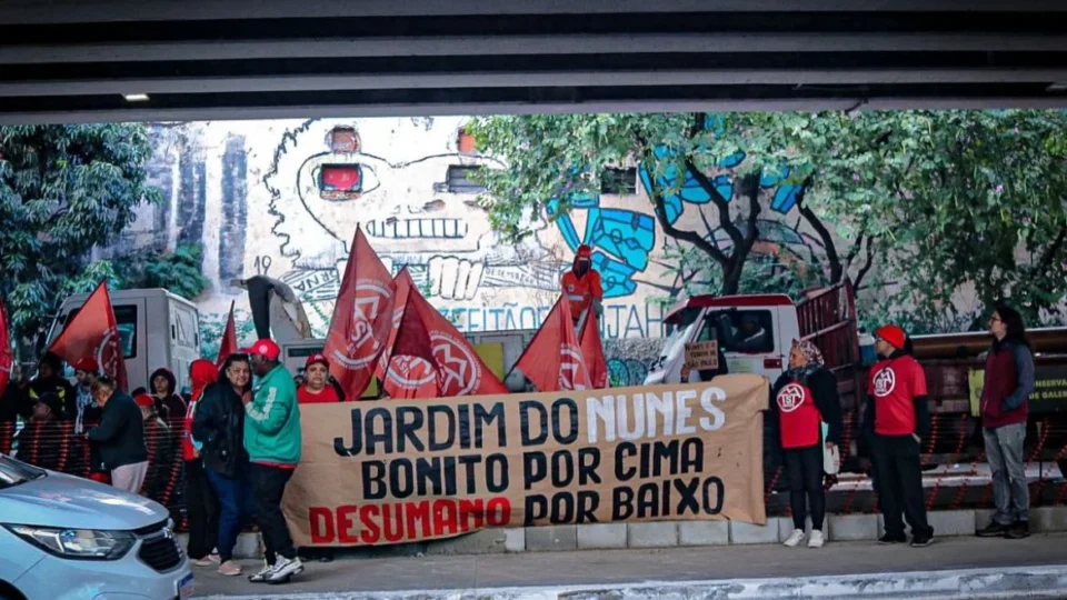 MTST protesta contra Nunes ocupando obra sob o Minhocão por 2 horas
