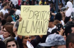 PESQUISA: Quanto menor a escolaridade, pior é a imagem da esquerda