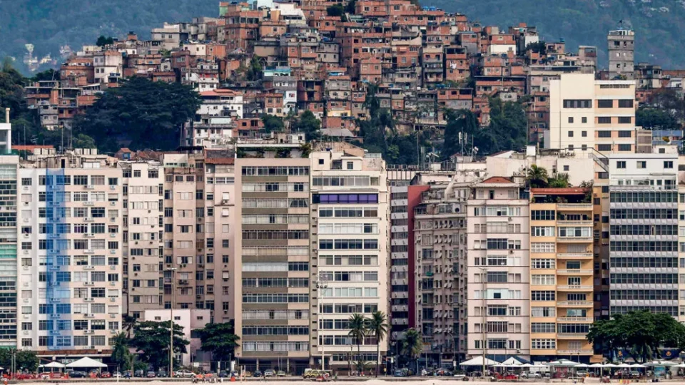 Saiba o que a meritocracia ignora: o esforço individual supera a desigualdade sistêmica?