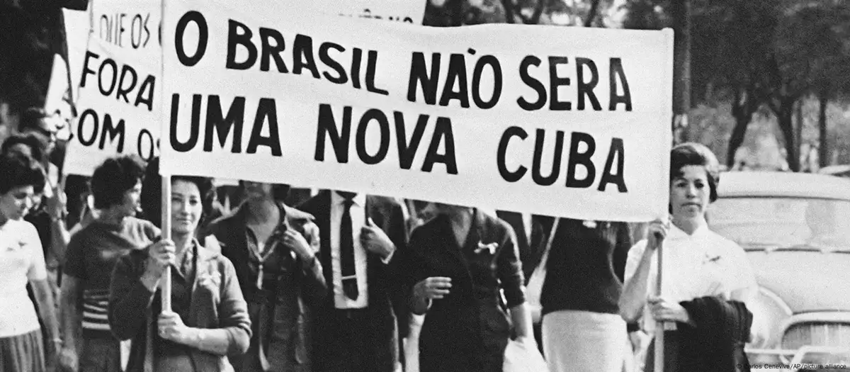 Manifestantes durante a Marcha da Família com Deus pela Liberdade, realizada em 19 de março de 1964, em São Paulo. Foto: Arquivo Nacional