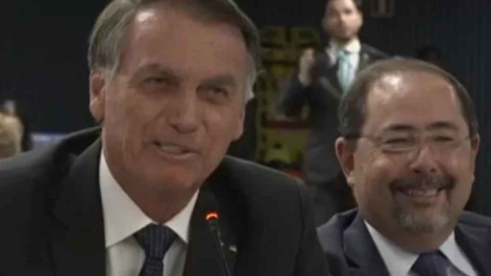‘Convite’ de Bolsonaro para que Moraes seja seu vice irrita apoiadores do ex-presidente