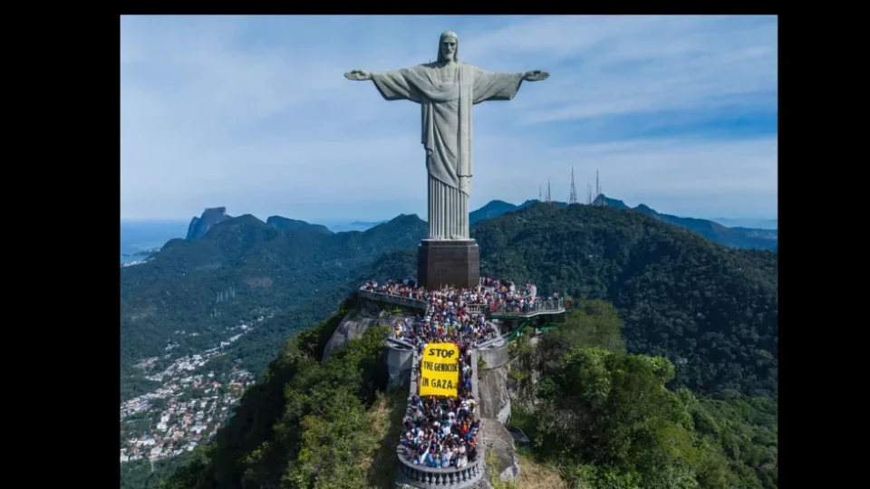 Coletivo faz ato em defesa da Palestina no Cristo Redentor: ‘Parem o genocídio em Gaza’