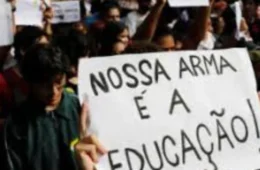IDEB serve para isso, para castigar e justificar políticas que favorecem a privatização