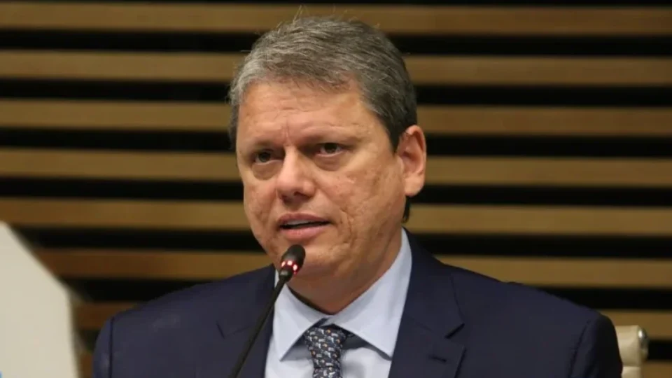 Conteúdo pró-Tarcísio e contra BC em perfis de fofoca foi negociado por colaboradores de agência
